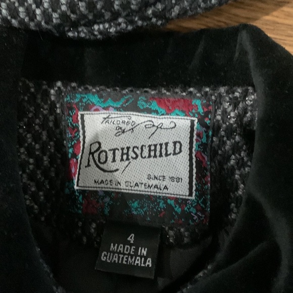 Child size 4 winter coat with matching beret - Picture 3 of 4